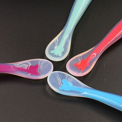 Forniture in gomma siliconica senza BPA Cucchiaio morbido per neonati