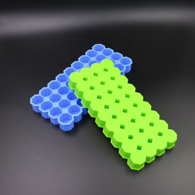 La muffa pratica BPA del ghiaccio del silicone di 36 cavità libera facilmente il pop-up con il coperchio