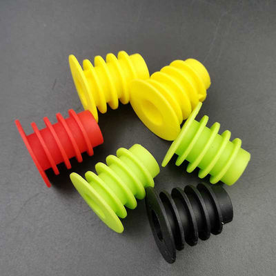 La bottiglia multicolore del silicone del vino tappa il bene durevole riutilizzabile inodoro